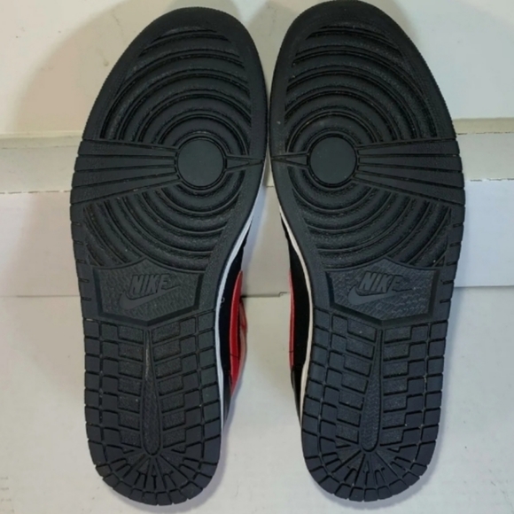 Nike Air Jordan 1 Mid 'Gym Red' Men's Sneaker Size 9 Black Red Bred 554724-024 - Picture 5 of 6